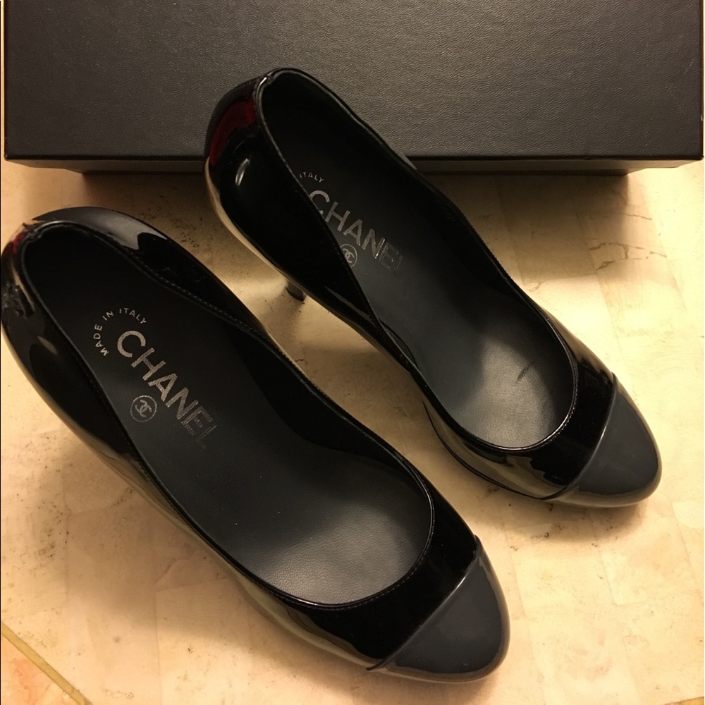 Chanel High Heel pumps in black/gray patent 39